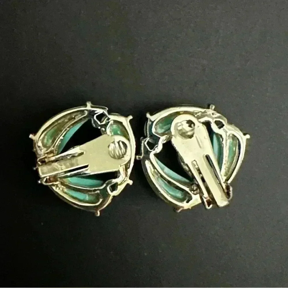 Vintage Aqua Green With White Leaf Center Silver Accents Clip Earrings